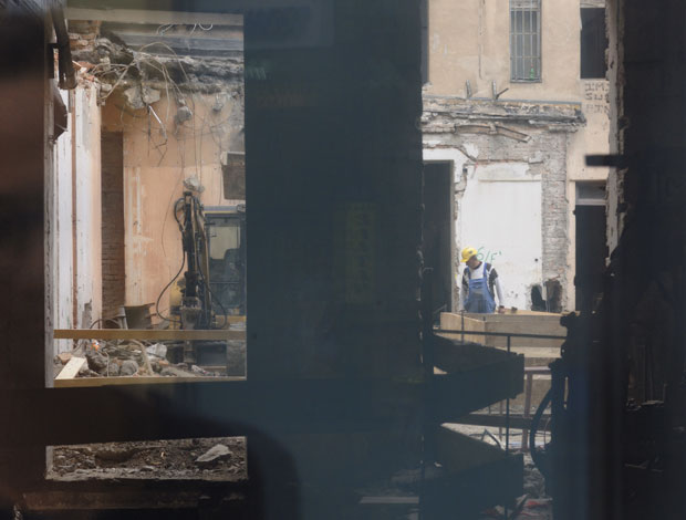 Радник пао са скеле, превезен у Ургентни (ФОТО)